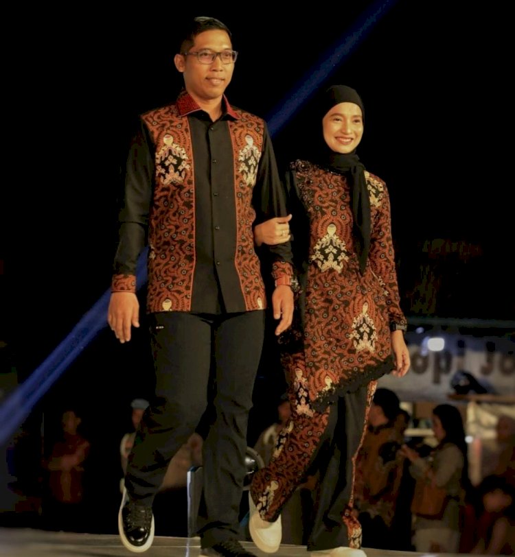 Dukung Industri Pariwisata dan Kearifan Budaya Lokal, Kapolres Ngawi Tampil Sarimbit di Event NBF 2024